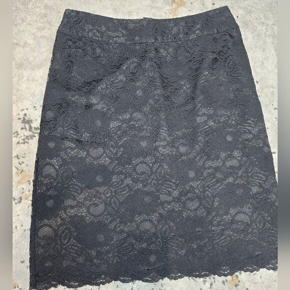 Banana Republic Black Two Tone Floral Lace Pencil Skirt - Picture 4 of 11
